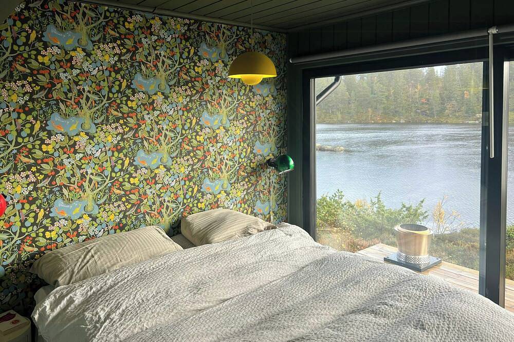 Designhütte am Bergsee in Rukkedalen in Åmli