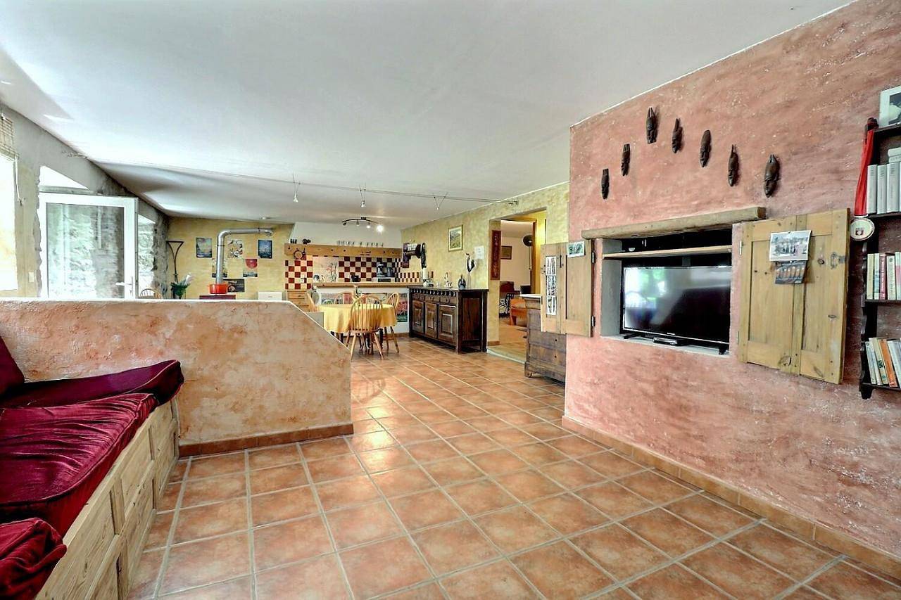 Appartement entier, Joli gîte entre le lac d'Issarles et le Mt gerbier in Cros-de-Géorand, Ardèche