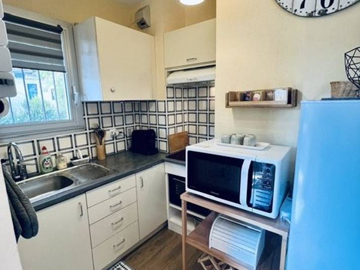 Ganze Wohnung, Hübsches F2 mit Balkon, Parkplatz, nahe Thermen in Amélie-les-Bains-Palalda, Mittelmeerküste (Frankreich)
