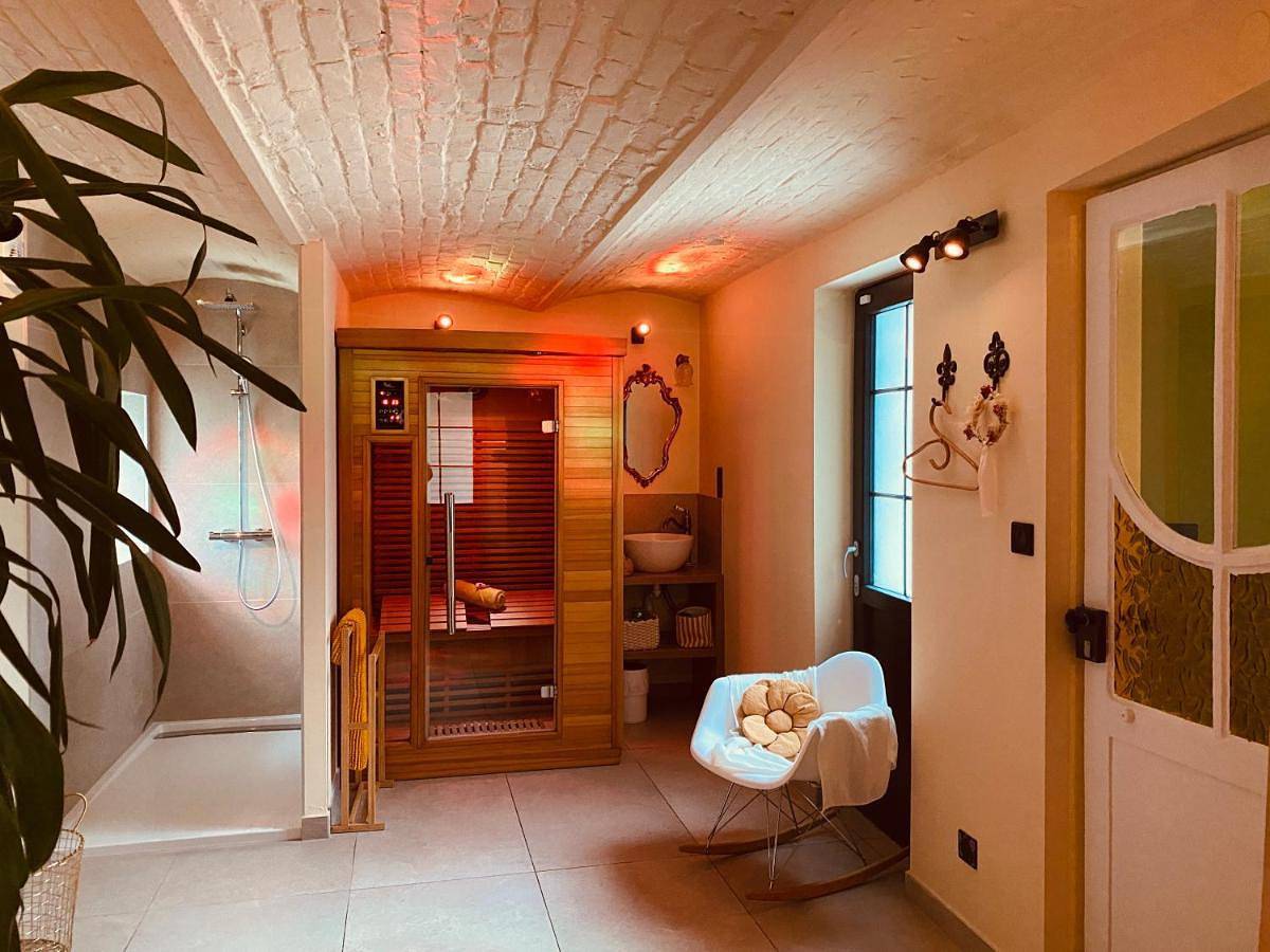 La Villa des Roses - Suite & Spa in Lys-lez-Lannoy, Région de Lille