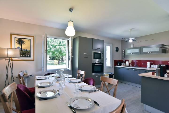 Location de vacances pour 8 personnes, avec jardin à Vains - 2