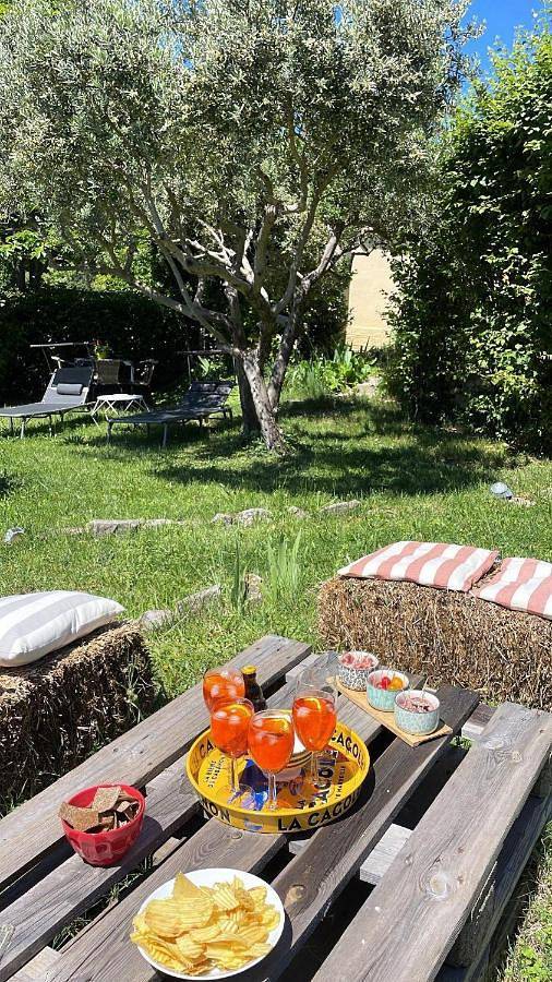 Location de vacances pour 3 personnes, avec jardin ainsi que piscine et vue à Puyloubier - 2