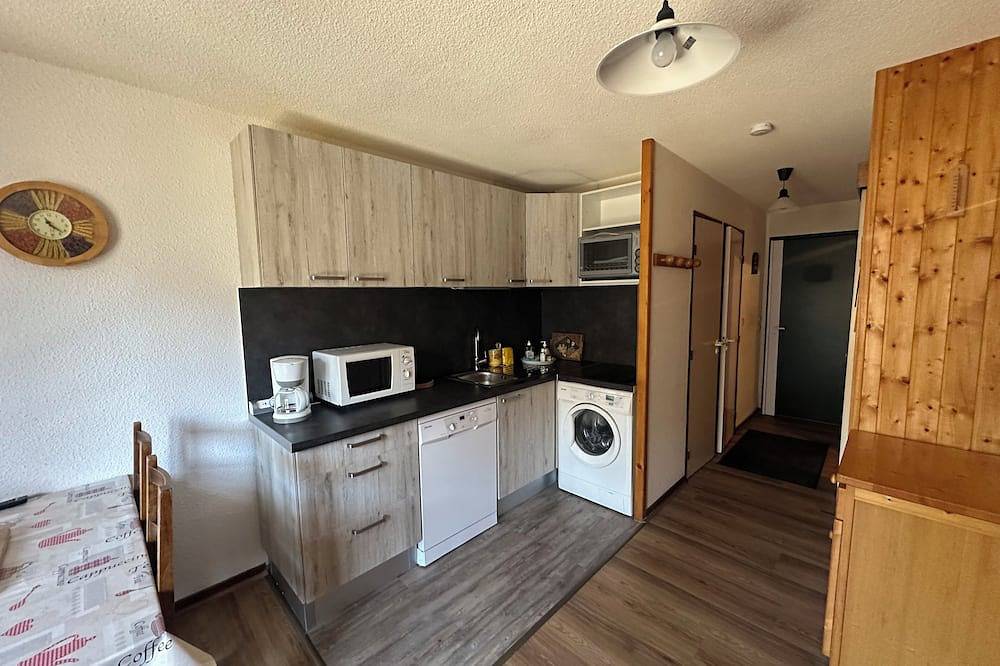 Entire apartment, Apartment Valmeinier 1800 at the foot of the slopes in Valmeinier, Saint-Jean-de-Maurienne region