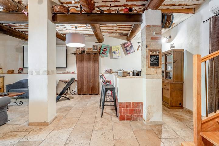Maison de vacances « Le Mas Des Mourguettes » avec piscine partagée, Wi-Fi et climatisation in Le Thor, Vaucluse