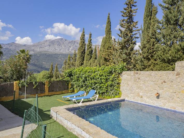 Chalet para 18 personas, con terraza y jardín, Se admiten mascotas en Serranía de Ronda - 4