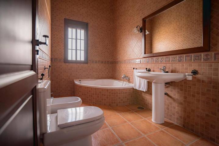 Casa de vacaciones para 7 personas, con terraza además de vistas y jardín, Se admiten mascotas en Sierra de Cádiz - 2