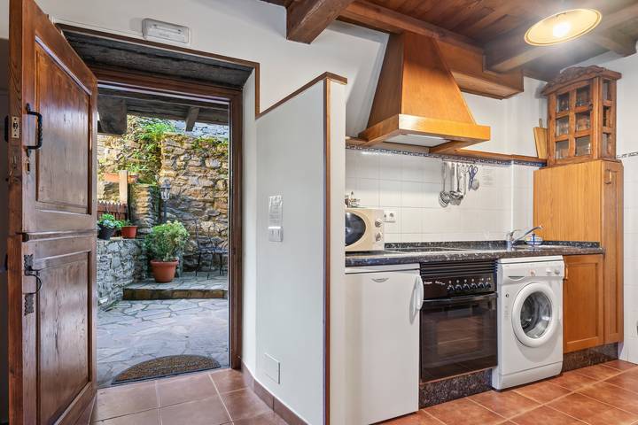 Appartement entier, Appartement "El Cueto" avec vue sur les montagnes, terrasse privée et Wi-Fi in Cangas del Narcea, Parc Naturel des Sources du Narcea, Degaña et Ibias