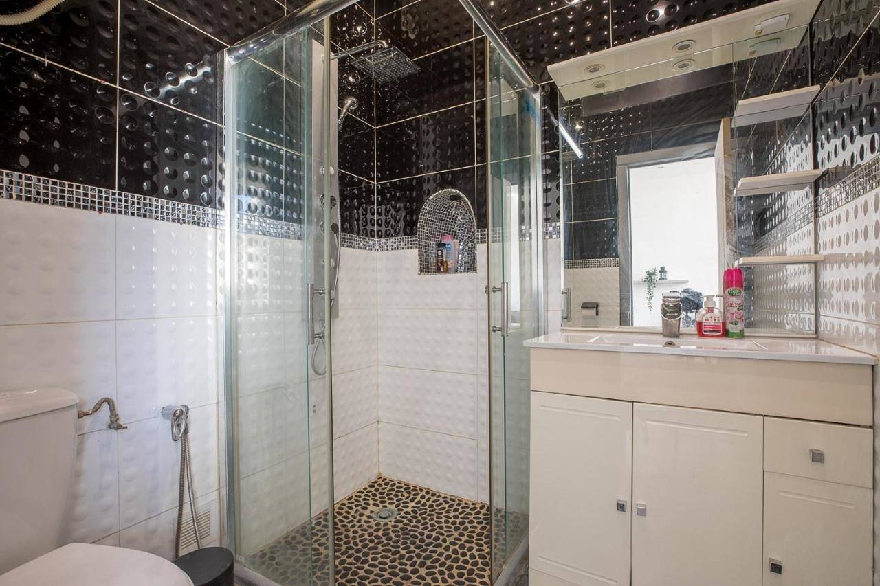 Appartement entier, One-Bedroom Apartment in Toulon, Côte méditerranéenne (France)