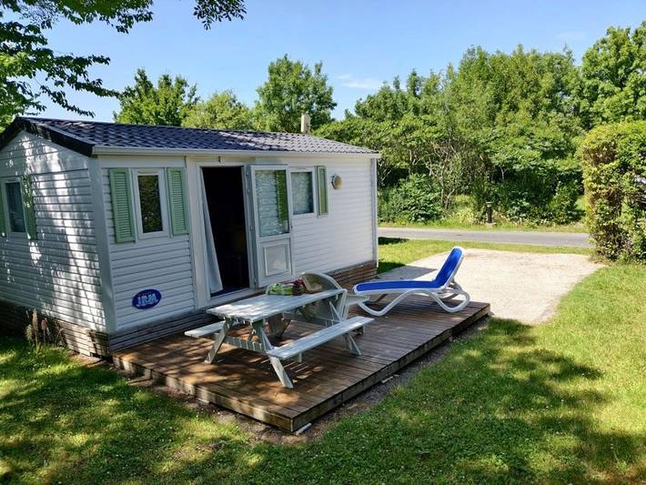 Mobil home pour 4 personnes, avec jardin à Arces