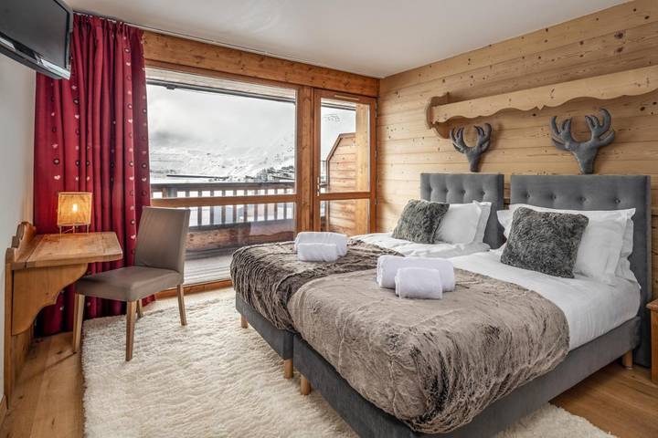 Hôtel pour 2 personnes, avec balcon ainsi que sauna et jacuzzi dans Office De Tourisme De Tignes Le Lac - 4