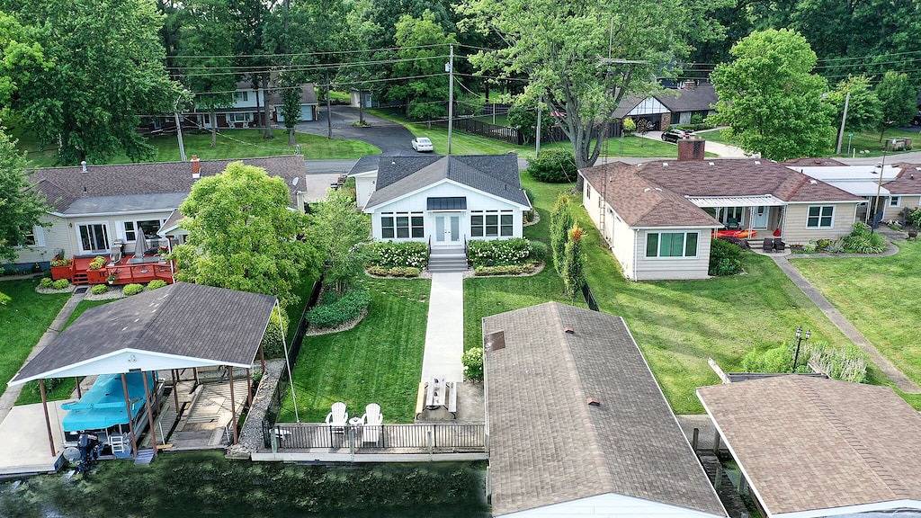 Phoebe’s Waterfront Lakehouse . Close to Mad River Mountain Skiing & Cranberry's in Stokes Township, Indian Lake