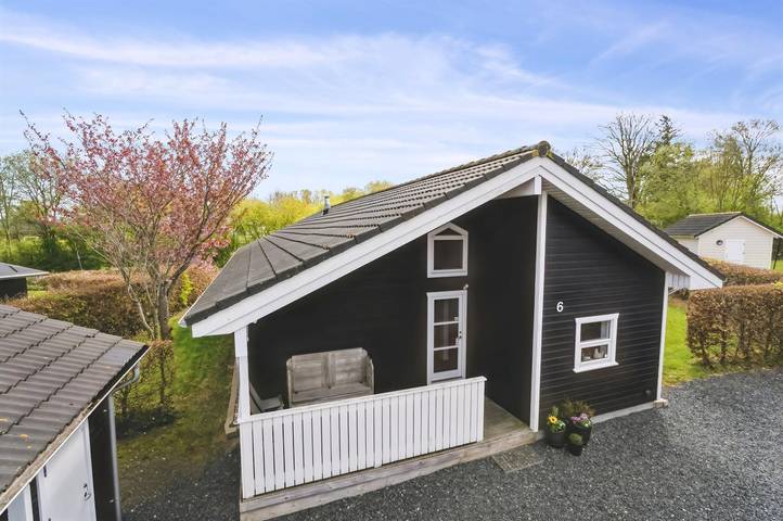 Ferienhaus für 8 Personen, mit Whirlpool und Terrasse sowie Sauna und Garten in Loddenhøj