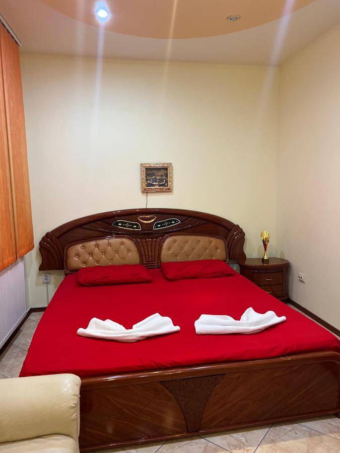 Chambre d’hôte pour 2 personnes, avec Terrasse et Jardin à Bucarest