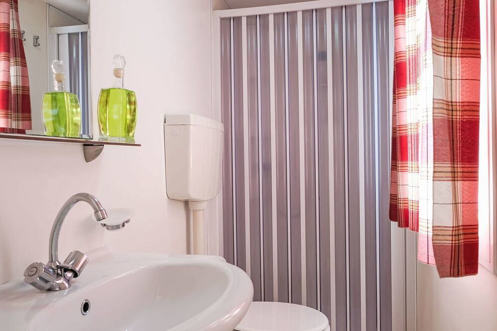 Wunderbares alleinstehendes Ferienhaus mit Klimaanlage, Pool,  W-Lan, Terrasse und Haustiere erlaubt in Arborea, Campidano