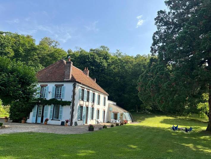 Cottage pour 20 personnes, avec vue ainsi que jardin et piscine, animaux acceptés dans Parly