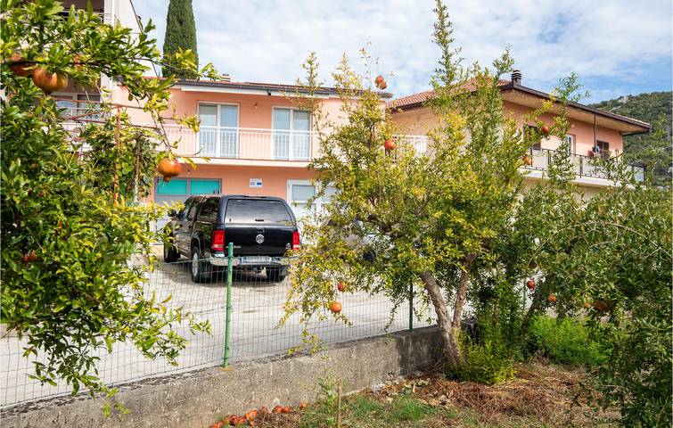 Gemütliche 100 m² große Wohnung in der Nähe der Küste und des Stadtzentrums mit Terrasse und Parkplatz in Peračko Blato, Dubrovnik-Neretva
