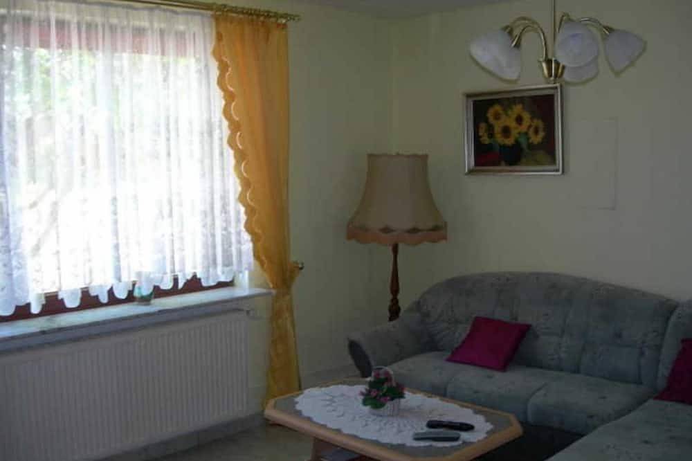 Entire apartment, Vacation Apartment in Strasen (25322) - Vacation Apartment in Strasen (25322) in Strasen, Wesenberg