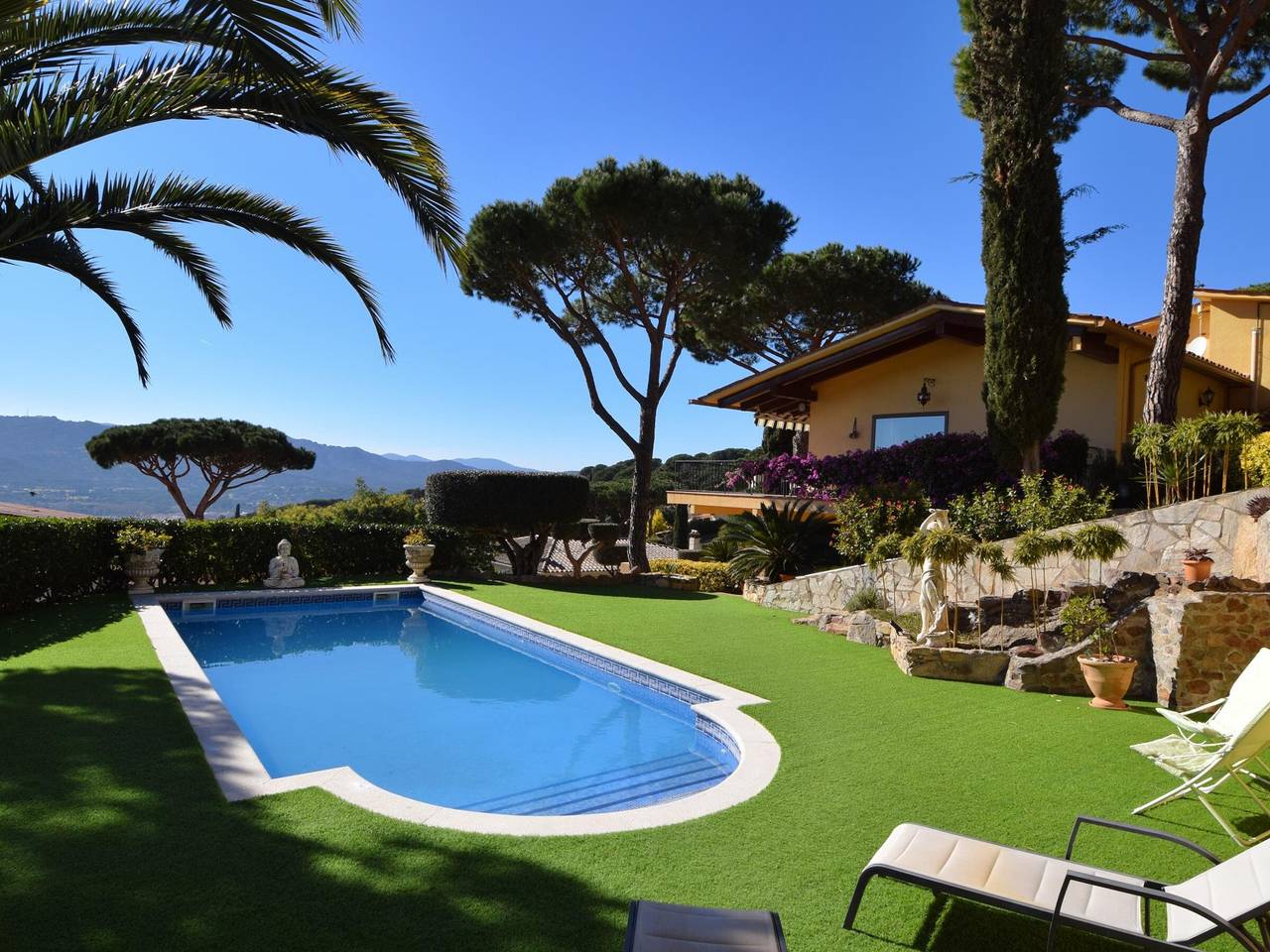 Villa con piscina privada, barbacoa, Wifi y aparcamiento, cerca de las playas de la Costa Brava in Santa Cristina de Aro, Costa Brava