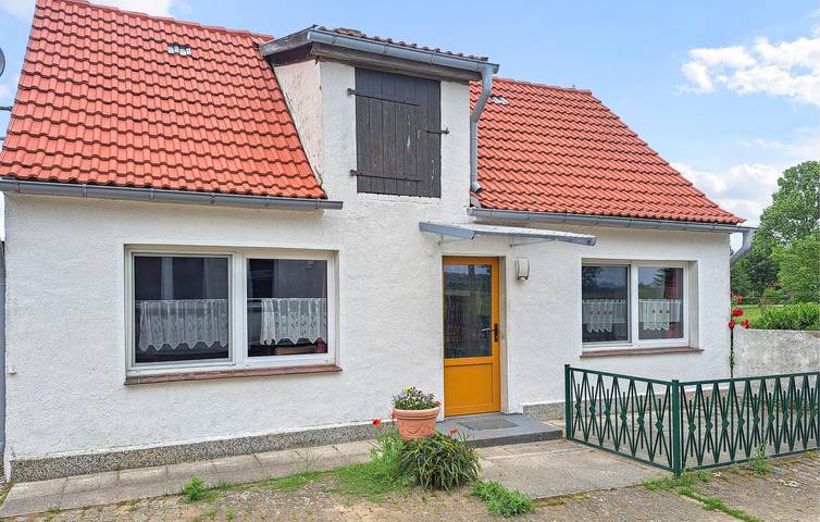 Ferienhaus für 4 Personen, mit Terrasse und Garten in Qualzow