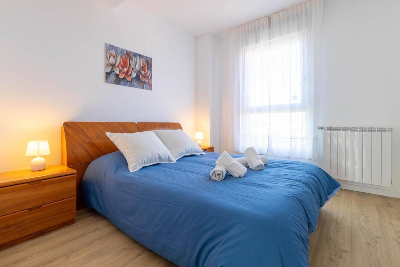 Apartamento entero, Three-Bedroom Apartment with View in Soto de la Marina, Santa Cruz de Bezana