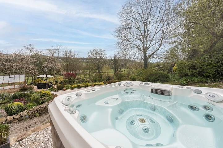 Glamping for 12 people in Derbyshire Dales