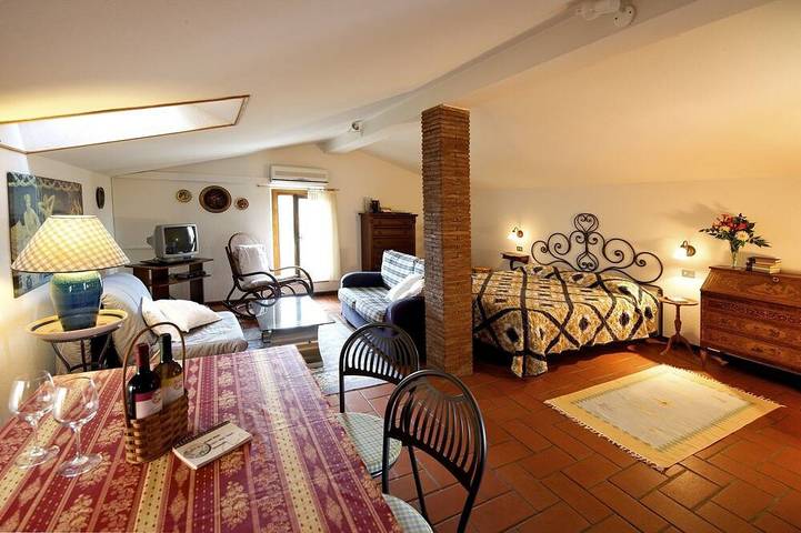 Ferienwohnung für 3 Personen, mit Pool und Garten sowie Balkon - 1