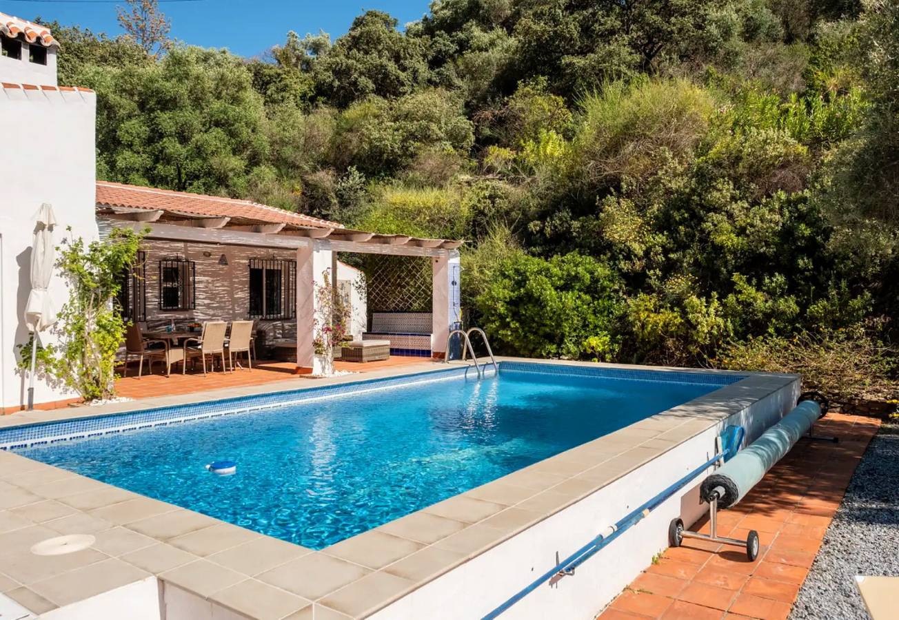 Casa Mañana: casa rural con vistas a la montaña, piscina privada y aire acondicionado in Torrox, Costa del Sol