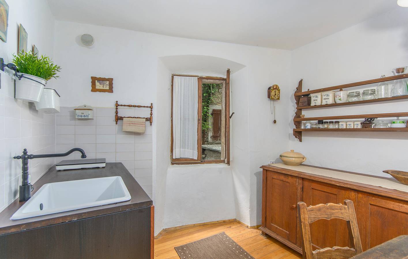 Charmantes Apartment in Grožnjan mit Terrasse und WLAN – 100 m vom Stadtzentrum entfernt in Grožnjan, Općina Grožnjan