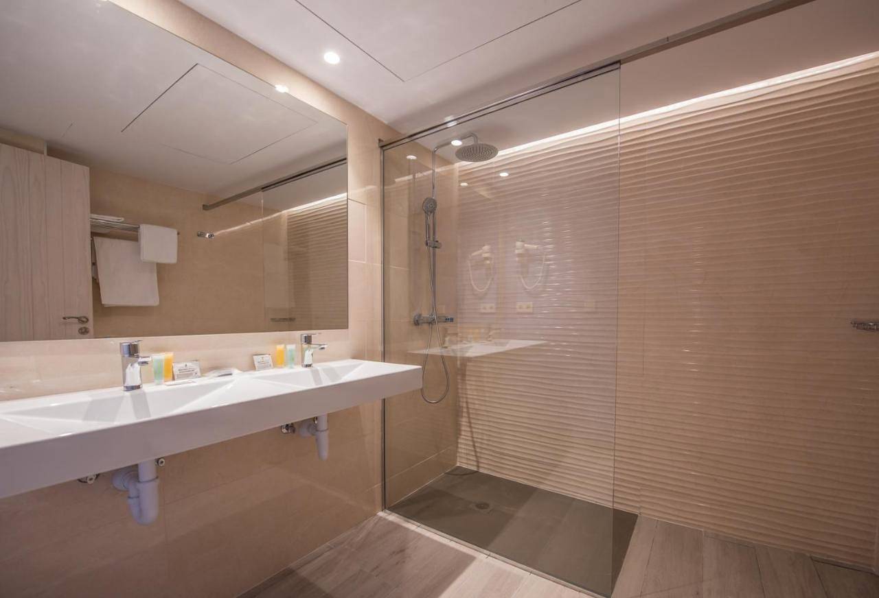 Apartamentos Los Angeles in Ocean Beach Ibiza, Sant Antoni de Portmany