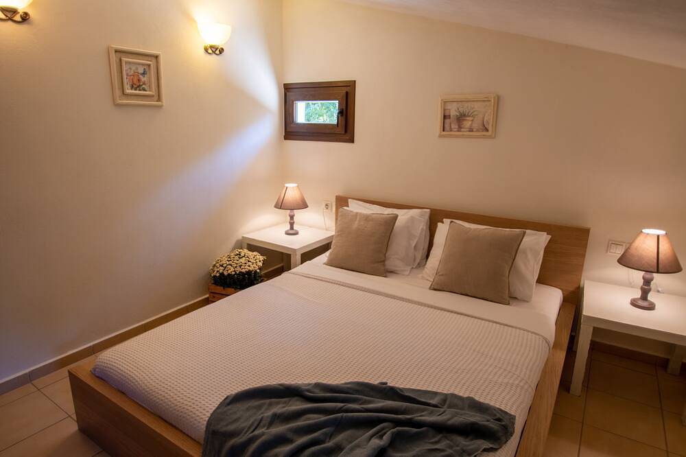 Three Bedroom fully equipped Villa-Apartment perfect and safe for families in Platanias (Thessaly), Sporaderne