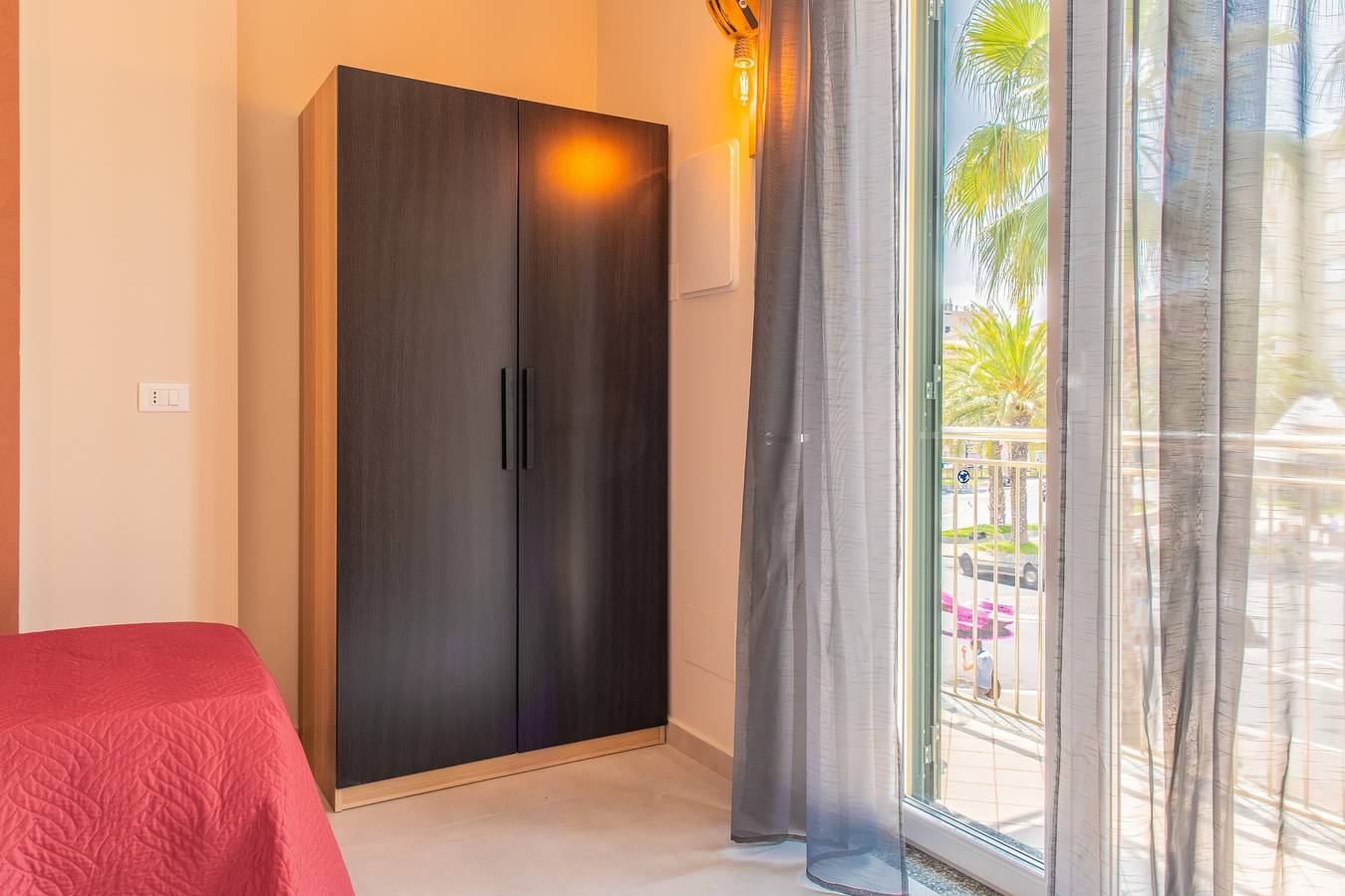 Appartamento intero, Appartamento 'Libeccio' con balcone, Wi-Fi e aria condizionata in Loano, Riviera di Ponente