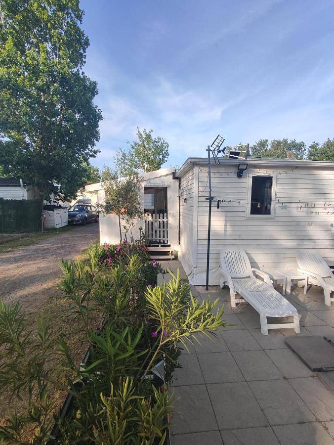 Camping pour 4 personnes, avec jardin ainsi que vue et terrasse à Marseillan - 4