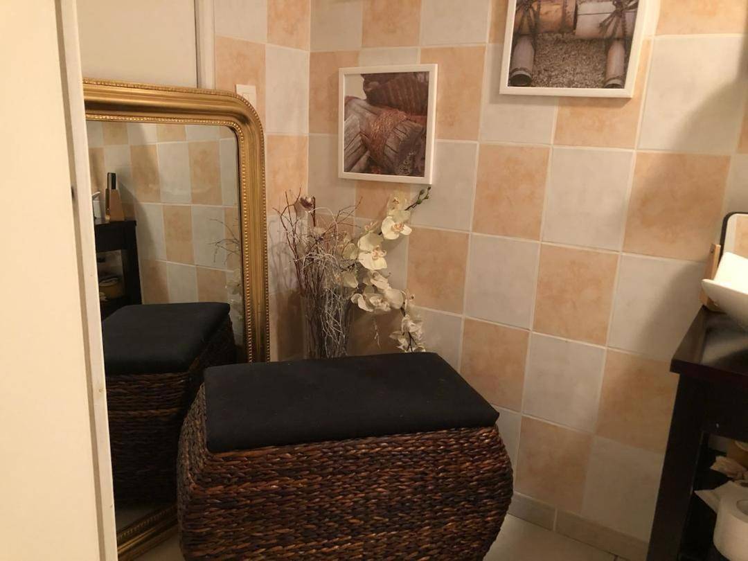 Large Double Room in Mirefleurs, Région de Clermont-Ferrand