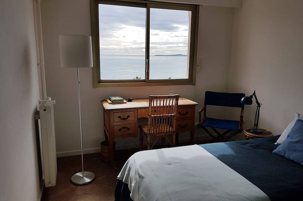 Ganze Wohnung, Renovierte Wohnung 2018; Balkon mit Blick aufs Meer, drei Zimmer (76m2), privater Park in Cagnes-sur-Mer, Mittelmeerküste (Frankreich)