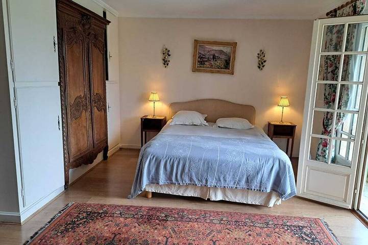 Location de vacances pour 6 personnes, avec jardin et jacuzzi ainsi que terrasse et piscine à Châteauneuf-Grasse - 2