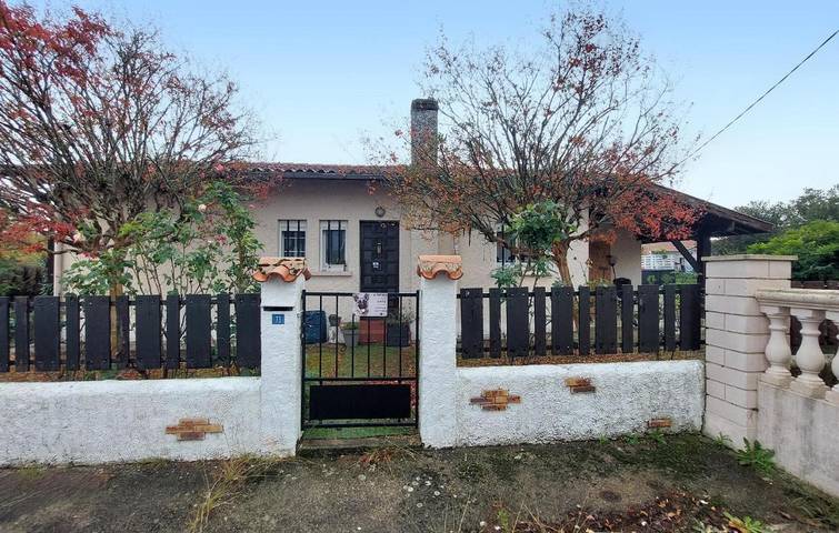 Location de vacances pour 6 personnes, avec jardin et piscine à Campagne (Landes)