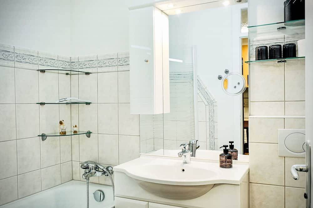 Ganze Wohnung, Angenehme Wohnung für 3 Gäste mit Pool,  W-Lan, Tv und Balkon in Loferer und Leoganger Steinberge, Sankt Martin bei Lofer