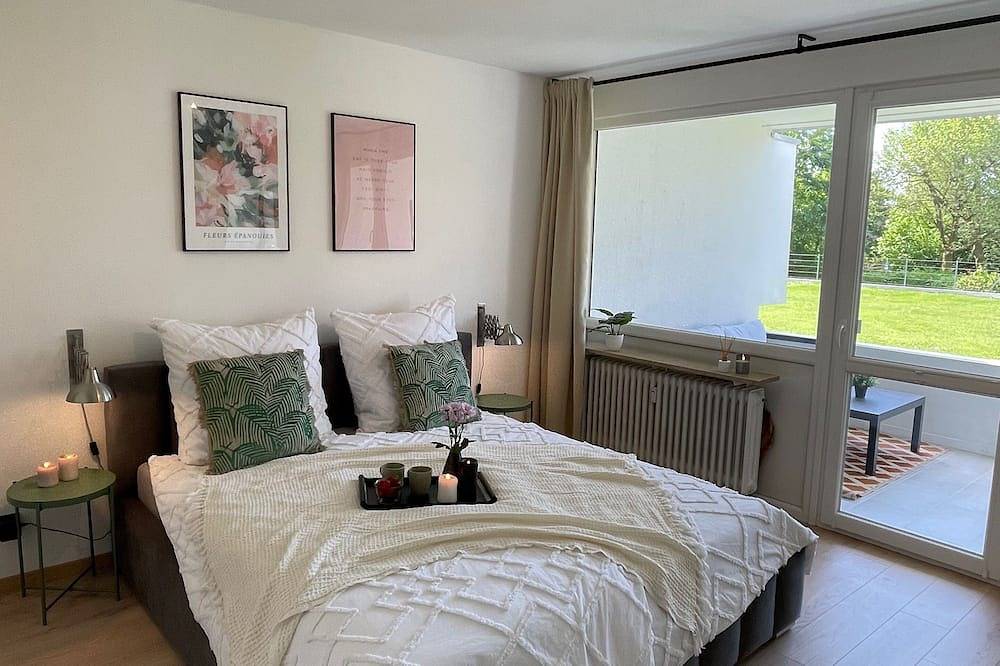 Entire apartment, Renovated bungalow apartment in the countryside - Lake Constance within walking distance in Meersburg, Obersee (Bodensee)