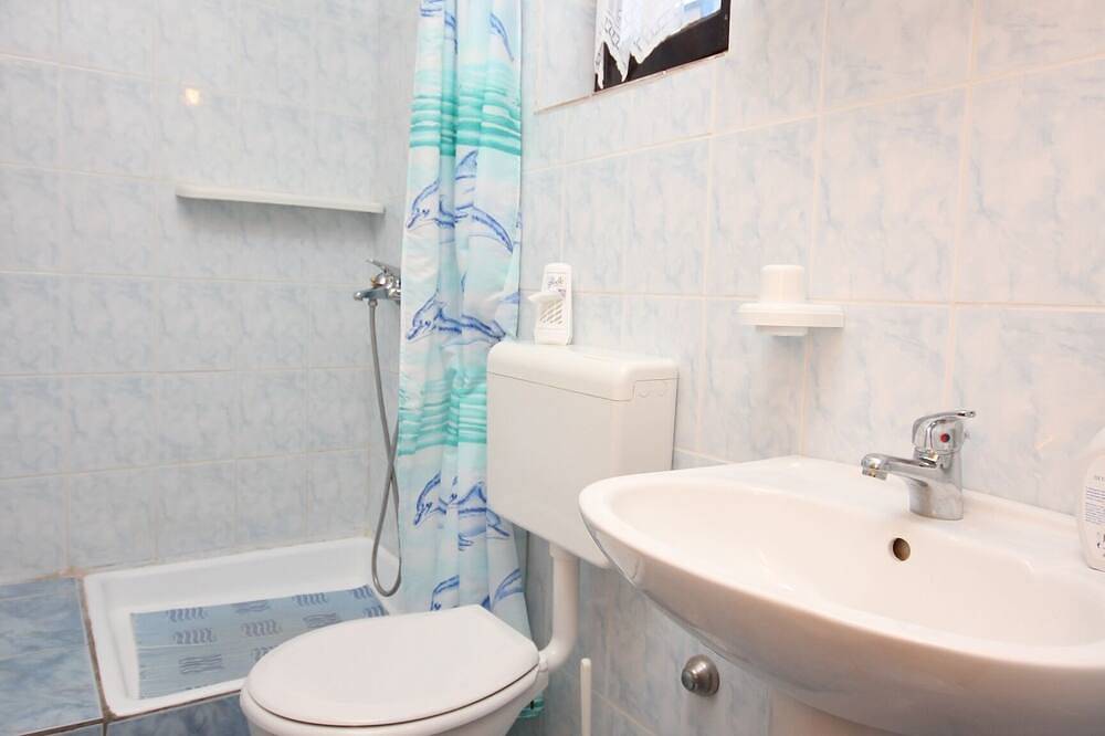 Ganze Wohnung, Studio Appartement mit Terrasse und Meerblick Punta kriza, Cres in Lošinj, Cres