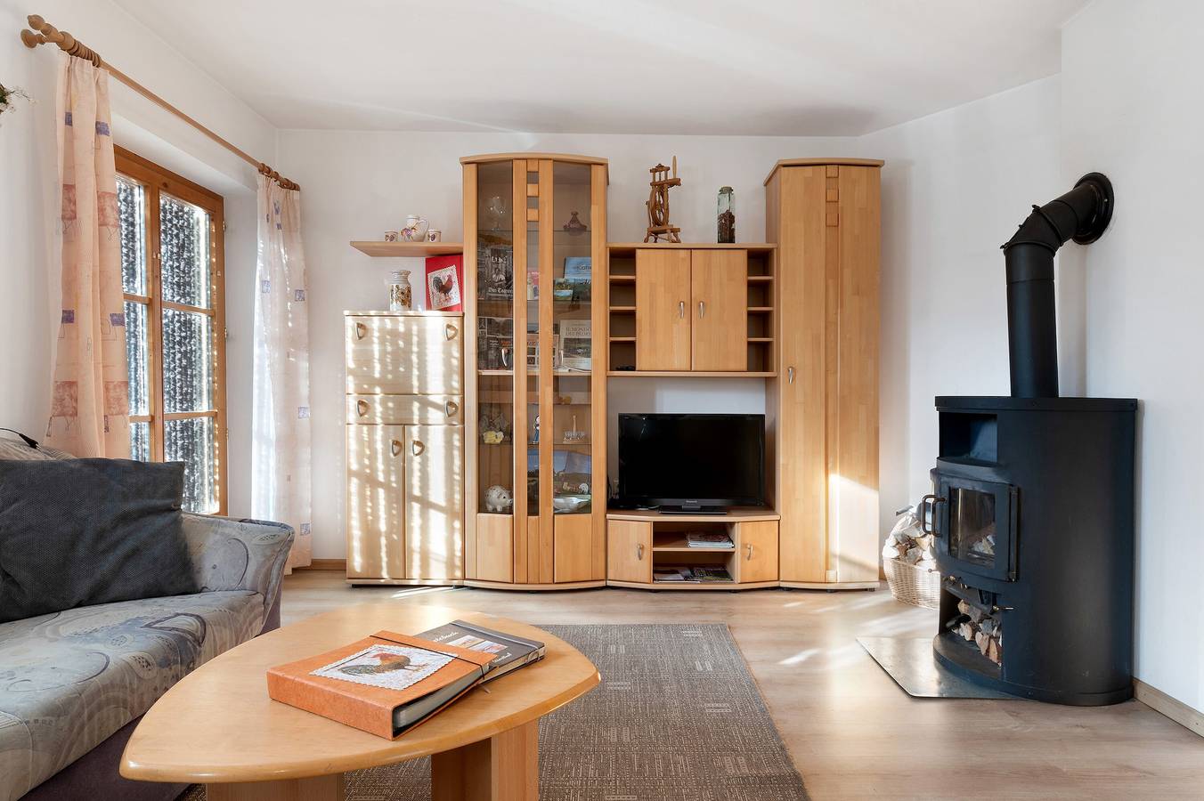 Entire apartment, Apartment 'Vergissmeinnicht' with Mountain View, Private Terrace and Wi-Fi in Auna di Sotto, Ritten