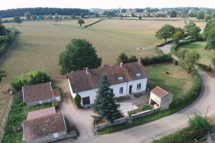 Location de vacances pour 15 personnes, avec Jardin à Saint-Vallier (Saône-et-Loire)