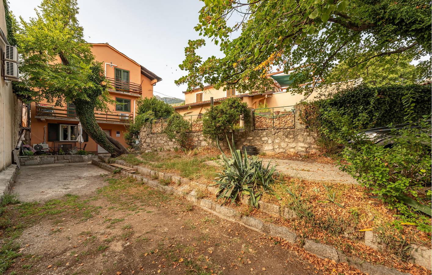 Ganze Ferienwohnung, Ferienwohnung für 2 Personen mit Terrasse in Karlobag, Naturpark Velebit