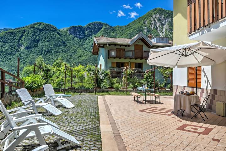Ferienhaus für 6 Personen, mit Seeblick in Tenno