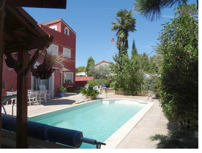 Appart’hôtel pour 2 personnes, avec Jacuzzi et Terrasse ainsi que Jardin et Piscine