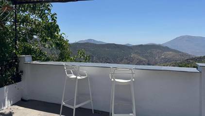 Gîte pour 8 personnes, avec piscine ainsi que balcon et vue dans Pitres
