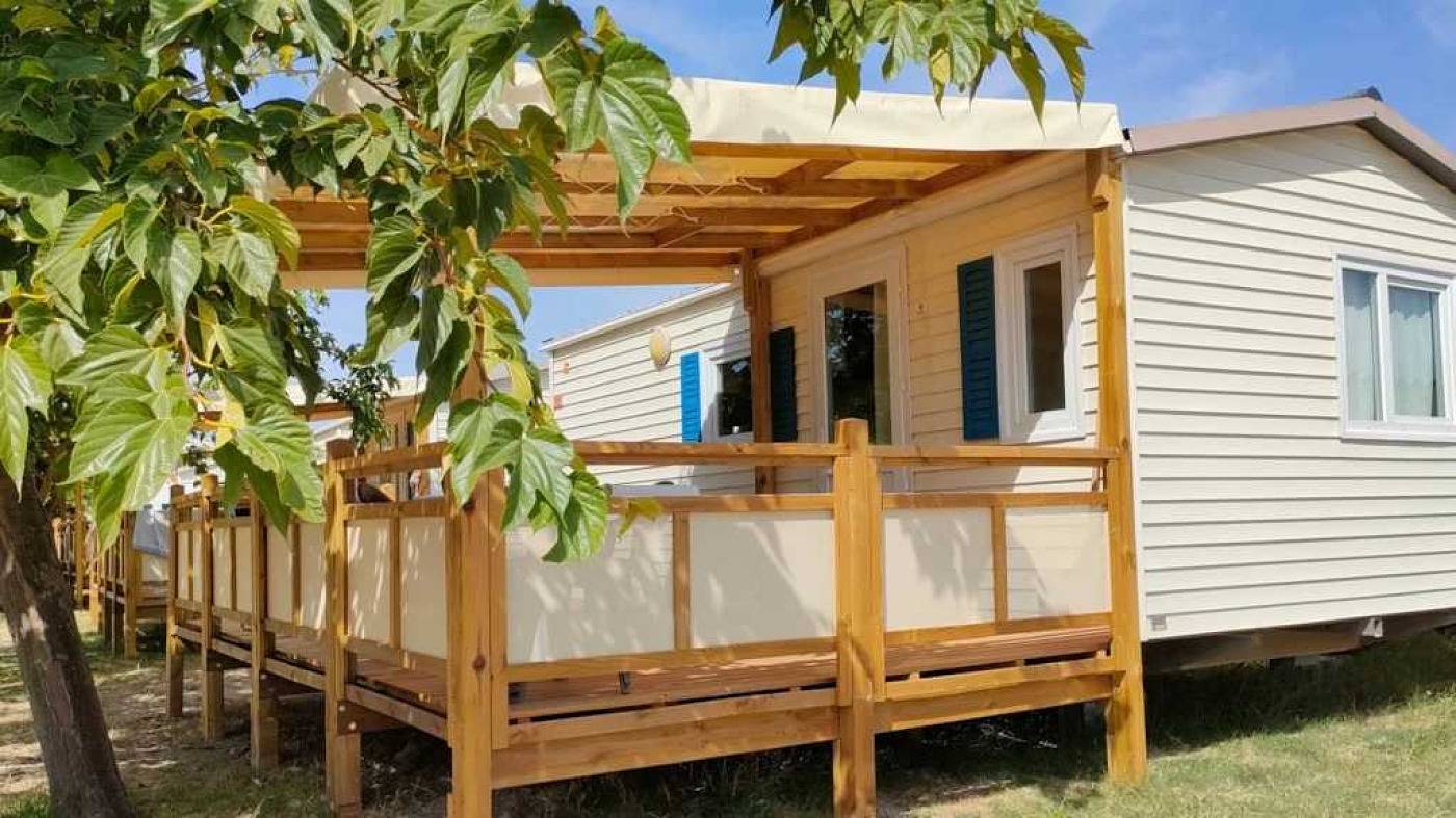 Camping 3 étoiles - Piscine  - ccbaegc in Saint-Mitre-les-Remparts, Istres en omgeving