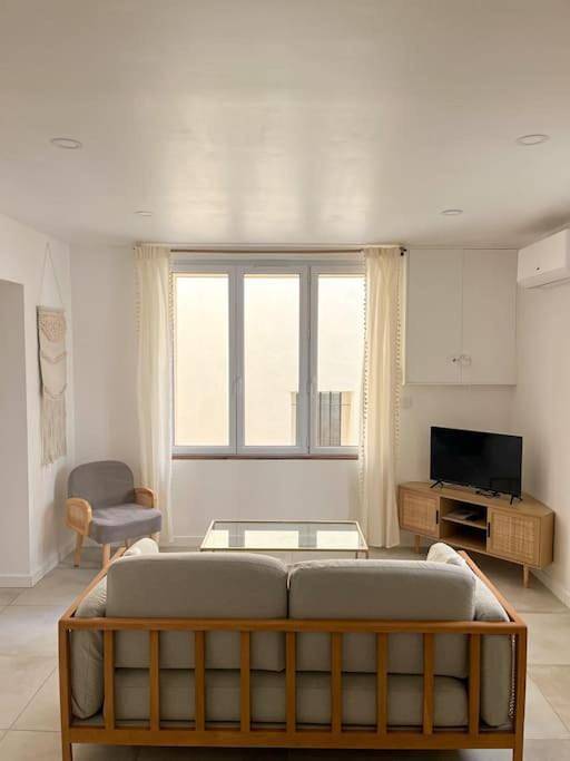 Appartement entier, Apartment - Ground Floor in Marseille, Région de Marseille