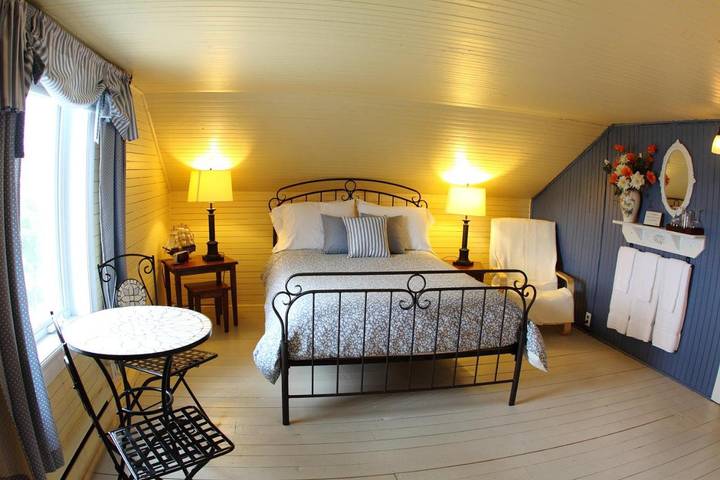 Chambre d’hôte pour 3 personnes, avec vue et terrasse à Saguenay