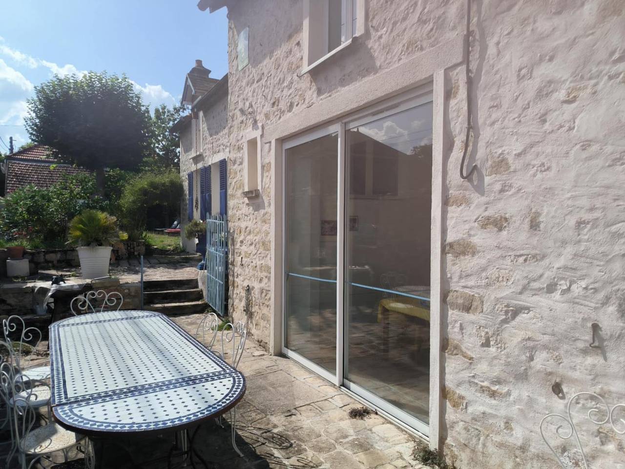 Les Nuages Bleus in Samois-sur-Seine, Seine-et-Marne