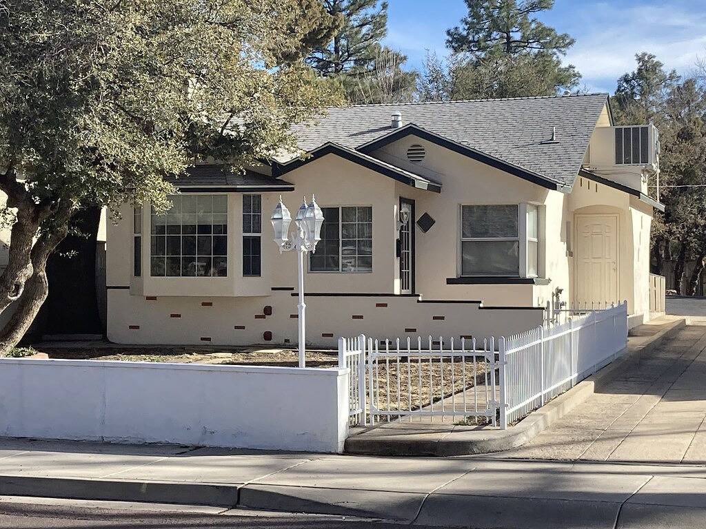 Located in Prescott’s Historic District. Walking distance to Whiskey Row. in Prescott, Yavapai County